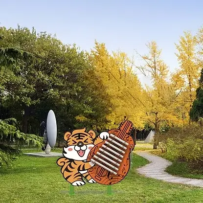 Дечији ударни инструмент у облику животиња на отвореном